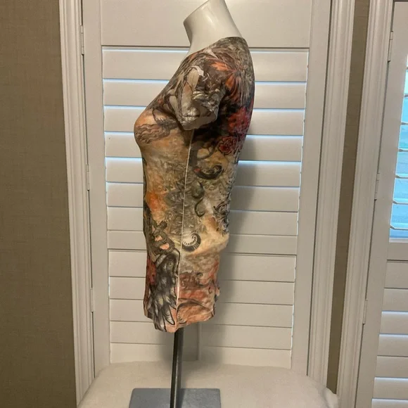 Slim-Fit Graphic Short Sleeve Tee in Orange and Black - Picture 5 of 6